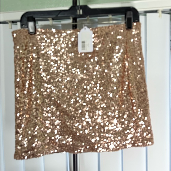 Sparkling Sequin Mini Skirt - Picture 6 of 8